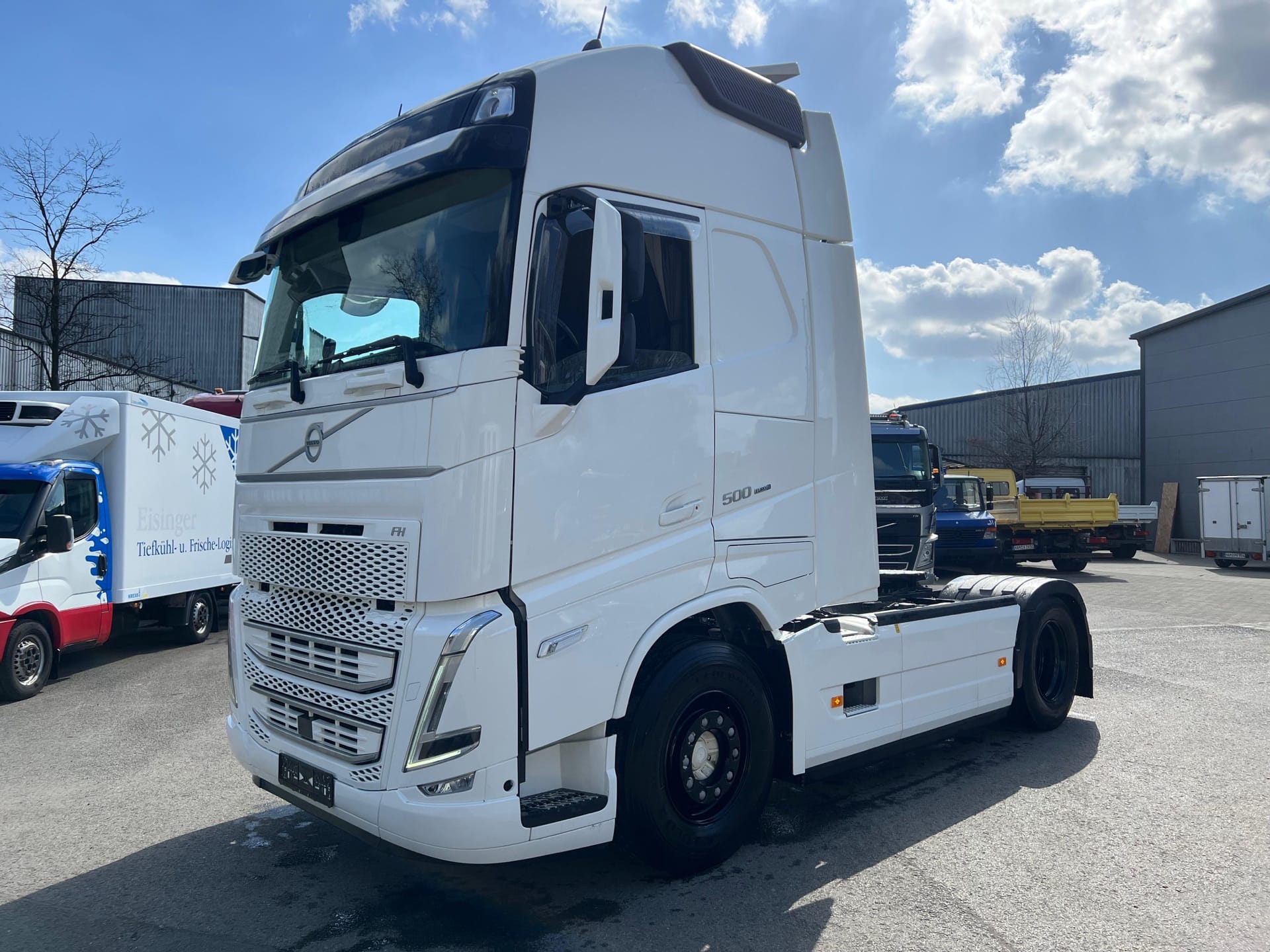 Weißer Volvo FH 500 Sattelzugmaschine